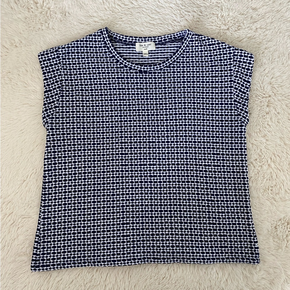 Kim & Cami Navy & White Sleeveless Knit Top - Picture 1 of 3